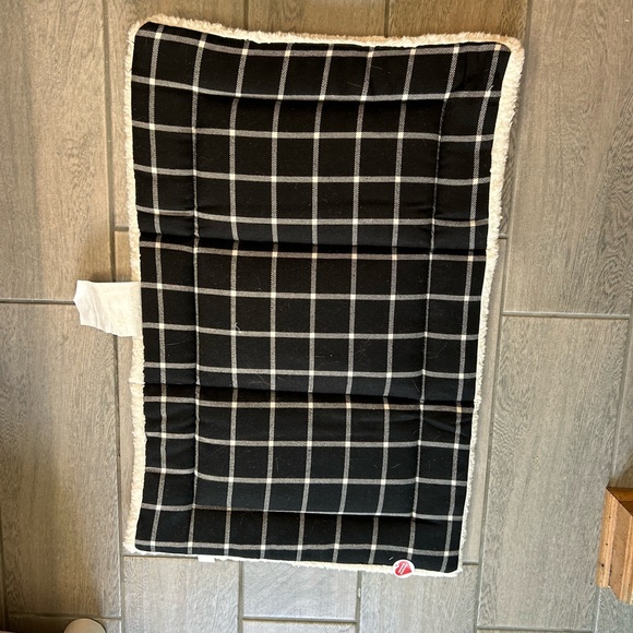 NWT dog mat Boots and Barkley Medium pet mat soft dog bed cat bed 19 x 1.56 x30 - Picture 13 of 14